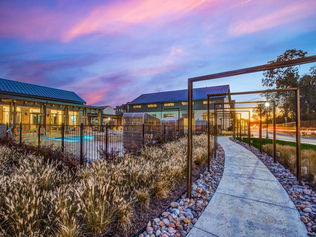 2534 Carmelita Street, Dallas, TX 75212