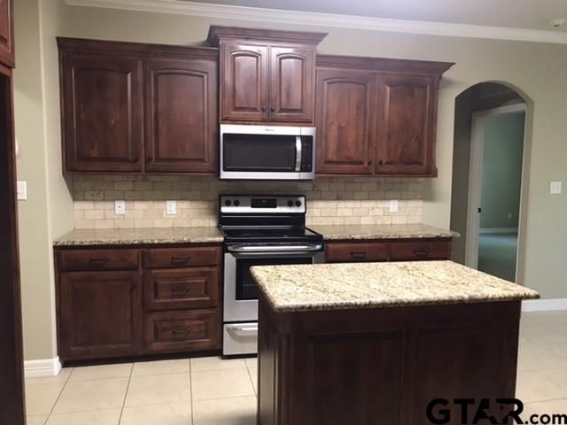 121 Hook Norton Ln., Whitehouse, TX 75791