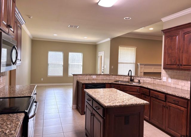 121 Hook Norton Ln., Whitehouse, TX 75791