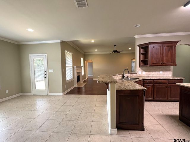 121 Hook Norton Ln., Whitehouse, TX 75791