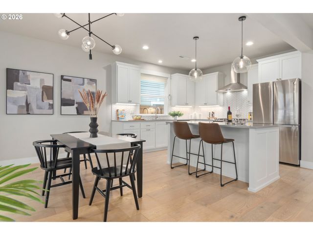 3558 NESTUCCA Loop, Eugene, OR 97408