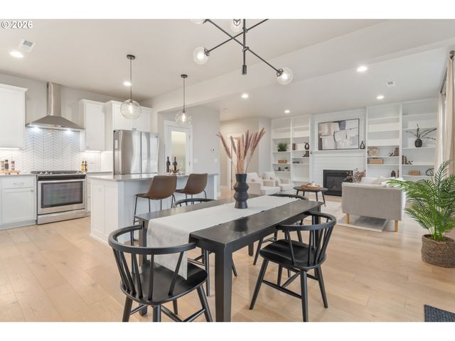 3558 NESTUCCA Loop, Eugene, OR 97408