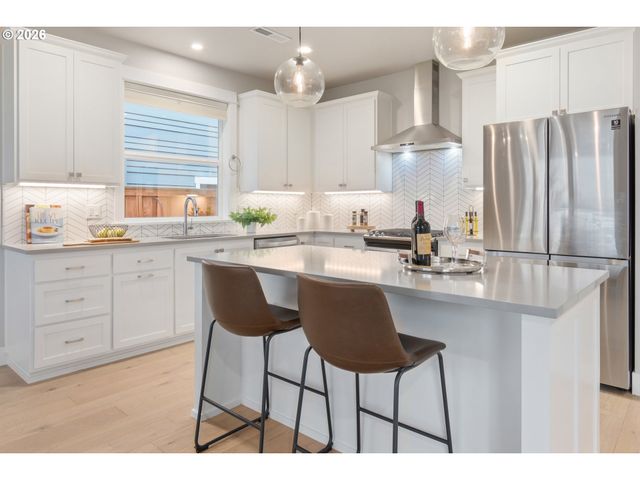 3558 NESTUCCA Loop, Eugene, OR 97408