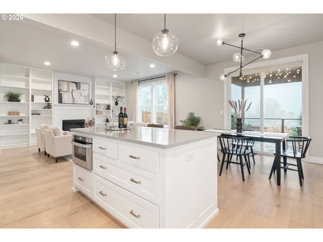 3558 NESTUCCA Loop, Eugene, OR 97408