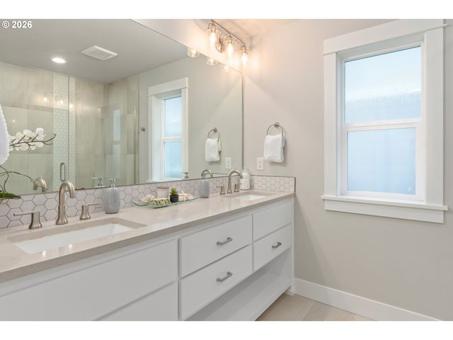 3558 NESTUCCA Loop, Eugene, OR 97408