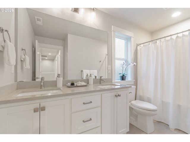 3558 NESTUCCA Loop, Eugene, OR 97408