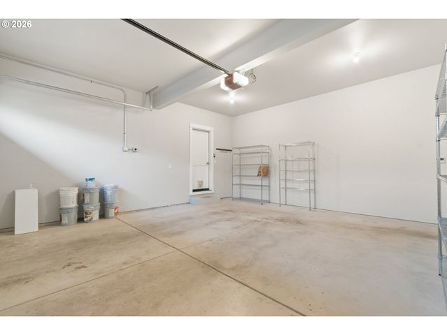 3558 NESTUCCA Loop, Eugene, OR 97408