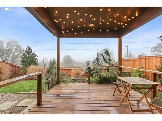 3558 NESTUCCA Loop, Eugene, OR 97408