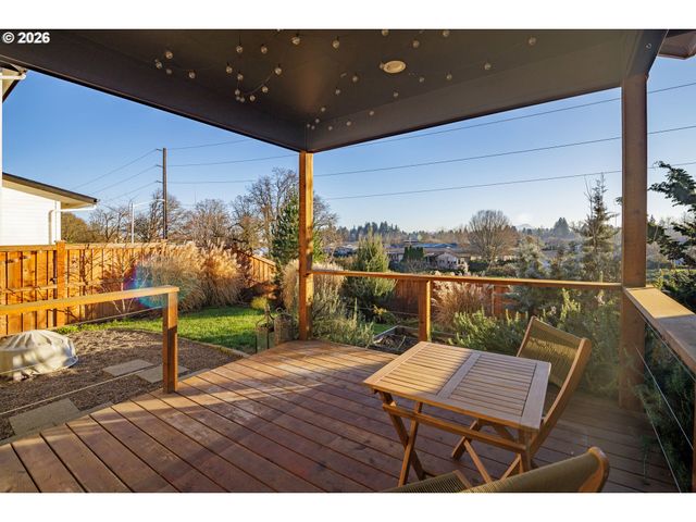 3558 NESTUCCA Loop, Eugene, OR 97408