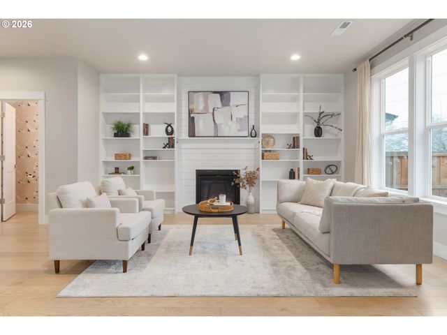 3558 NESTUCCA Loop, Eugene, OR 97408