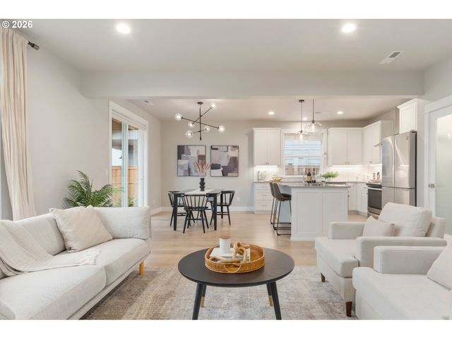 3558 NESTUCCA Loop, Eugene, OR 97408