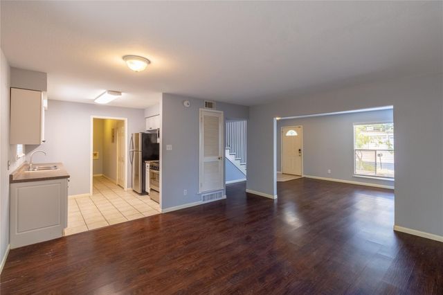 5111 Creekline DR, Austin, TX 78745