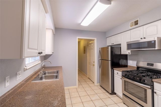 5111 Creekline DR, Austin, TX 78745