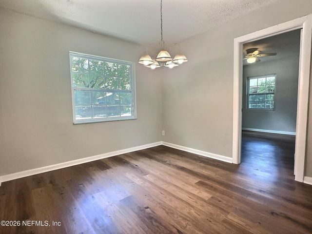 8111 HAMMOND Boulevard, Jacksonville, FL 32220