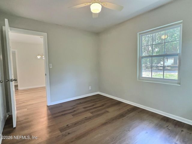 8111 HAMMOND Boulevard, Jacksonville, FL 32220