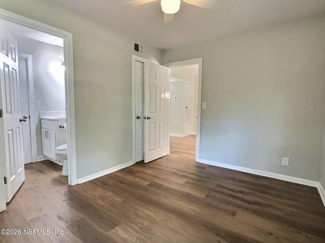 8111 HAMMOND Boulevard, Jacksonville, FL 32220