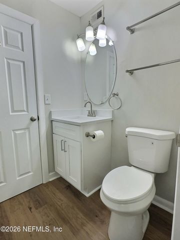 8111 HAMMOND Boulevard, Jacksonville, FL 32220