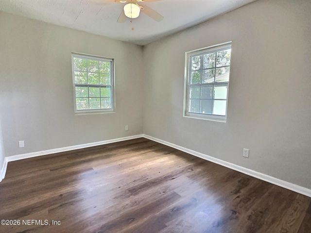 8111 HAMMOND Boulevard, Jacksonville, FL 32220