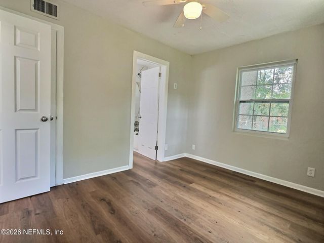 8111 HAMMOND Boulevard, Jacksonville, FL 32220