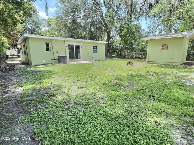 8111 HAMMOND Boulevard, Jacksonville, FL 32220