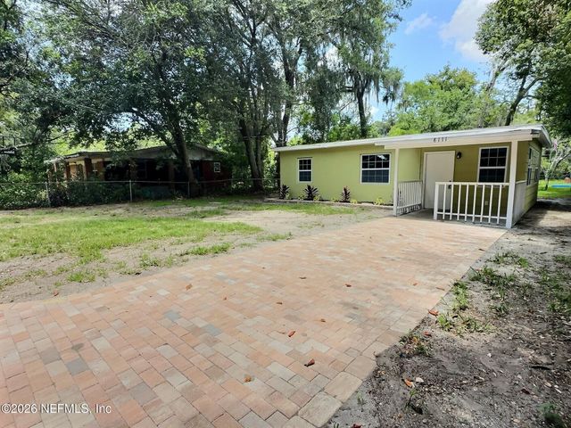 8111 HAMMOND Boulevard, Jacksonville, FL 32220