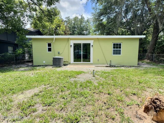 8111 HAMMOND Boulevard, Jacksonville, FL 32220