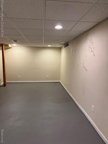 7 Hampton Towne Street 7, Southfield, MI 48075