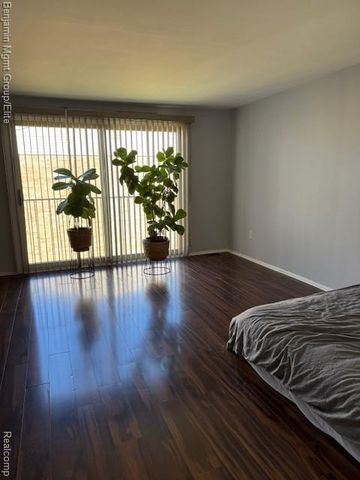 7 Hampton Towne Street 7, Southfield, MI 48075