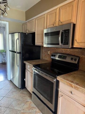 7 Hampton Towne Street 7, Southfield, MI 48075