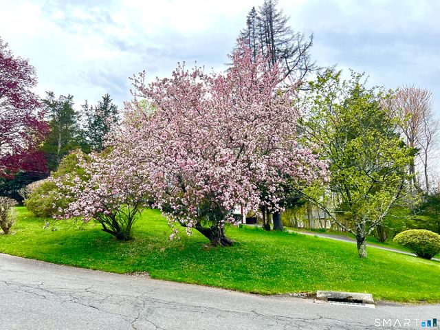 37 Skyline Drive, Farmington, CT 06032