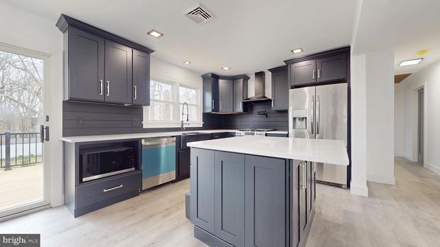 15 WAYNE DR, Somers Point, NJ 08244