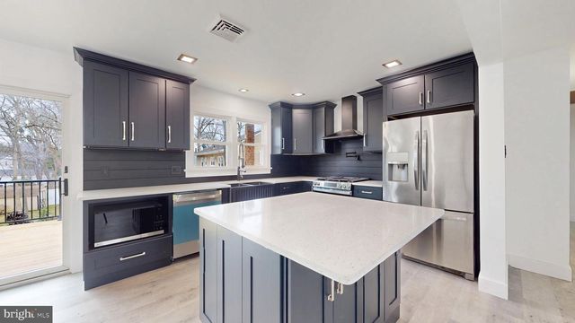 15 WAYNE DR, Somers Point, NJ 08244