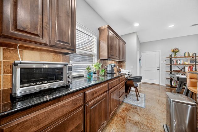 5804 Sabine Dr, Midland, TX 79707