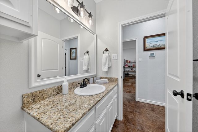 5804 Sabine Dr, Midland, TX 79707