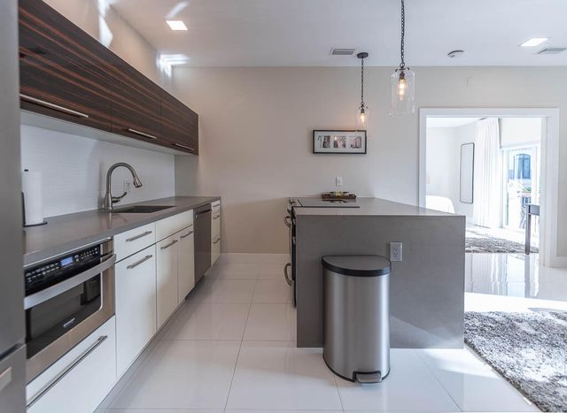 901 Bermuda Gardens Road 2, Delray Beach, FL 33483