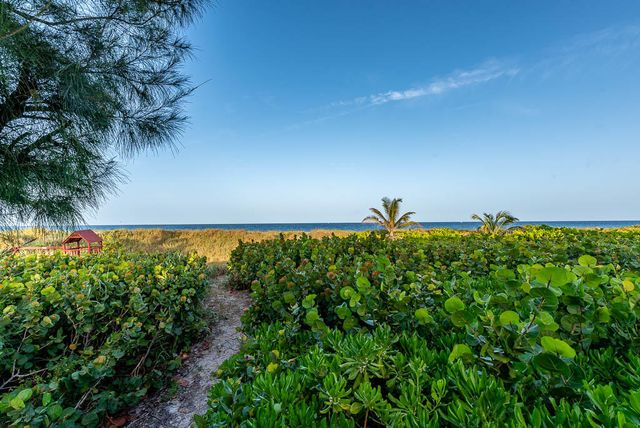 901 Bermuda Gardens Road 2, Delray Beach, FL 33483