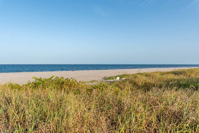 901 Bermuda Gardens Road 2, Delray Beach, FL 33483