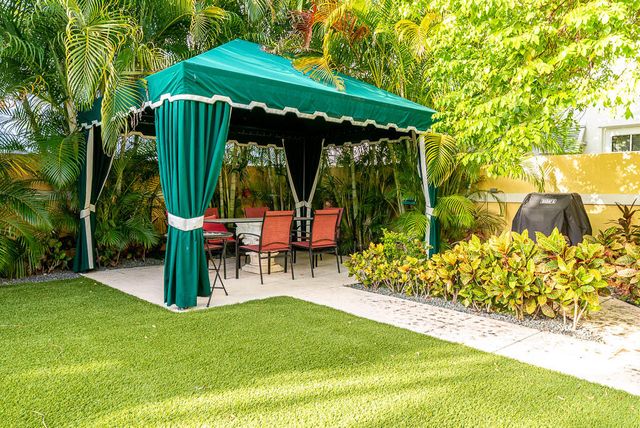 901 Bermuda Gardens Road 2, Delray Beach, FL 33483