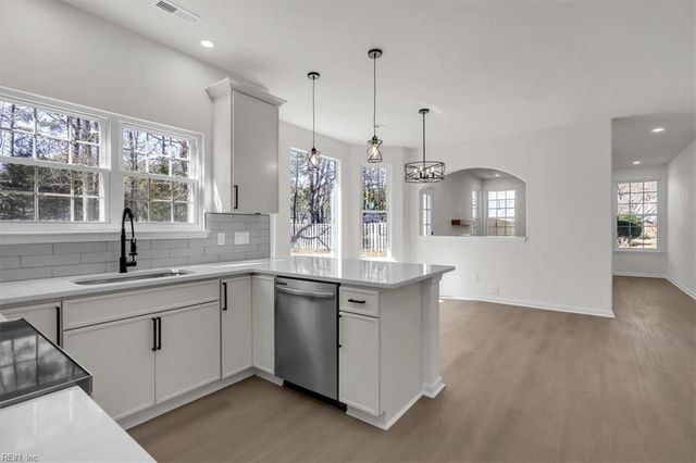 3664 Mardean DR, Chesapeake, VA 23321