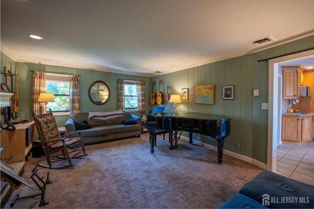 207 Grant Avenue, Middlesex, NJ 08846