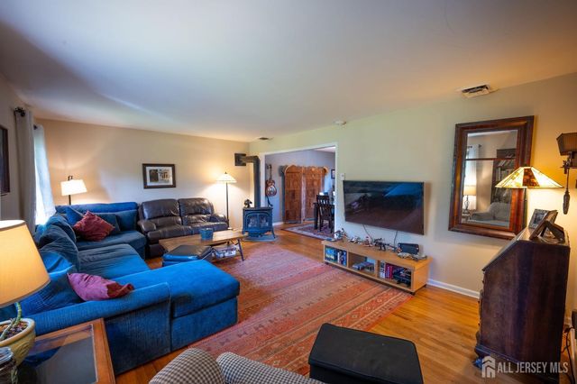 207 Grant Avenue, Middlesex, NJ 08846
