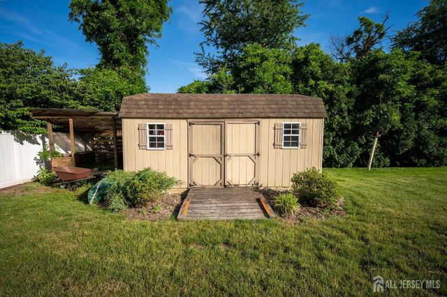 207 Grant Avenue, Middlesex, NJ 08846
