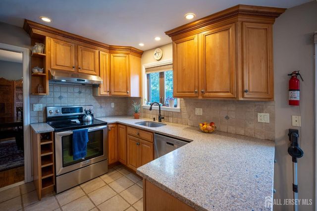 207 Grant Avenue, Middlesex, NJ 08846