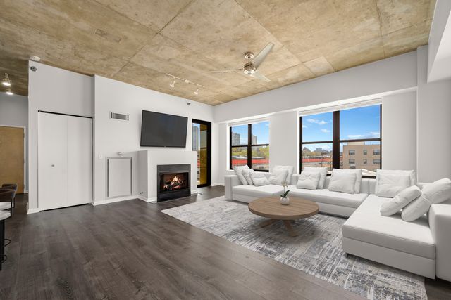 1122 W CATALPA Avenue 418, Chicago, IL 60640