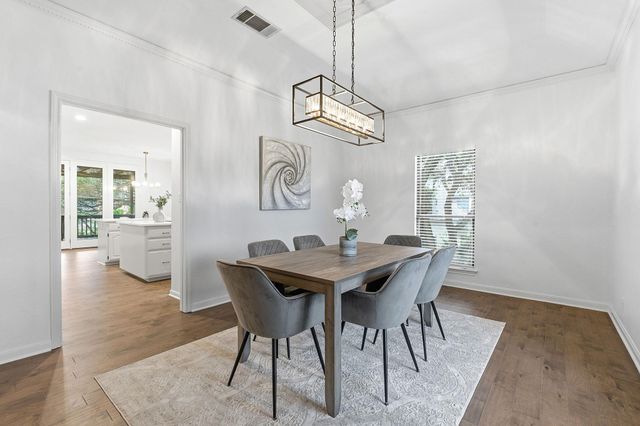 102 Laura LN, Austin, TX 78746