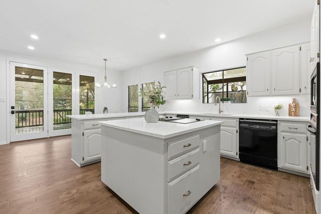 102 Laura LN, Austin, TX 78746