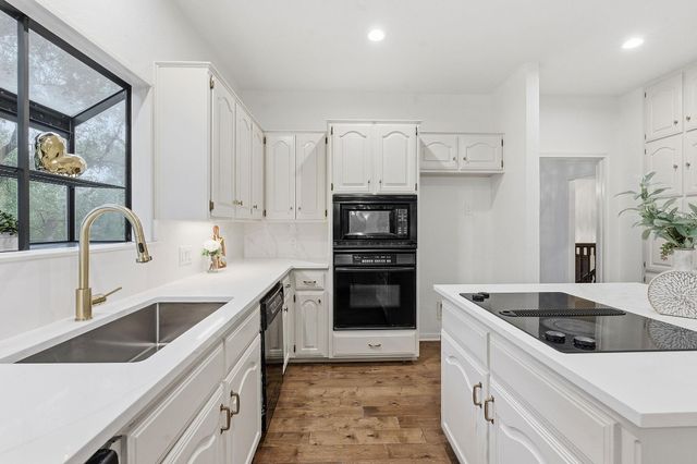 102 Laura LN, Austin, TX 78746