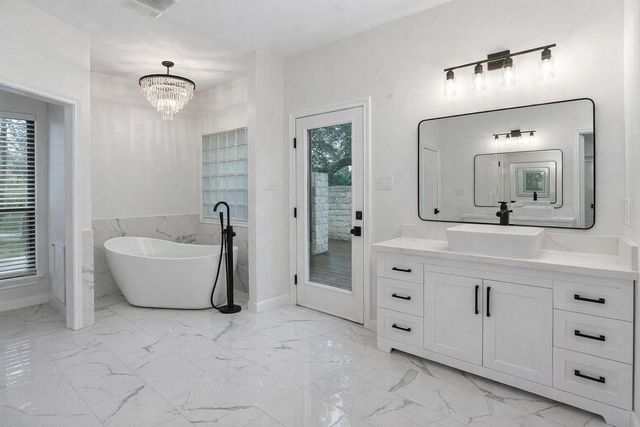 102 Laura LN, Austin, TX 78746