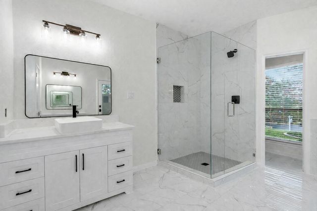 102 Laura LN, Austin, TX 78746