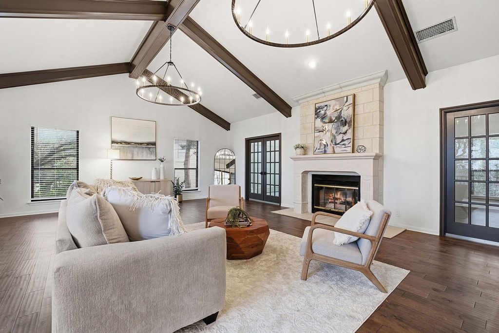 102 Laura LN, Austin, TX 78746